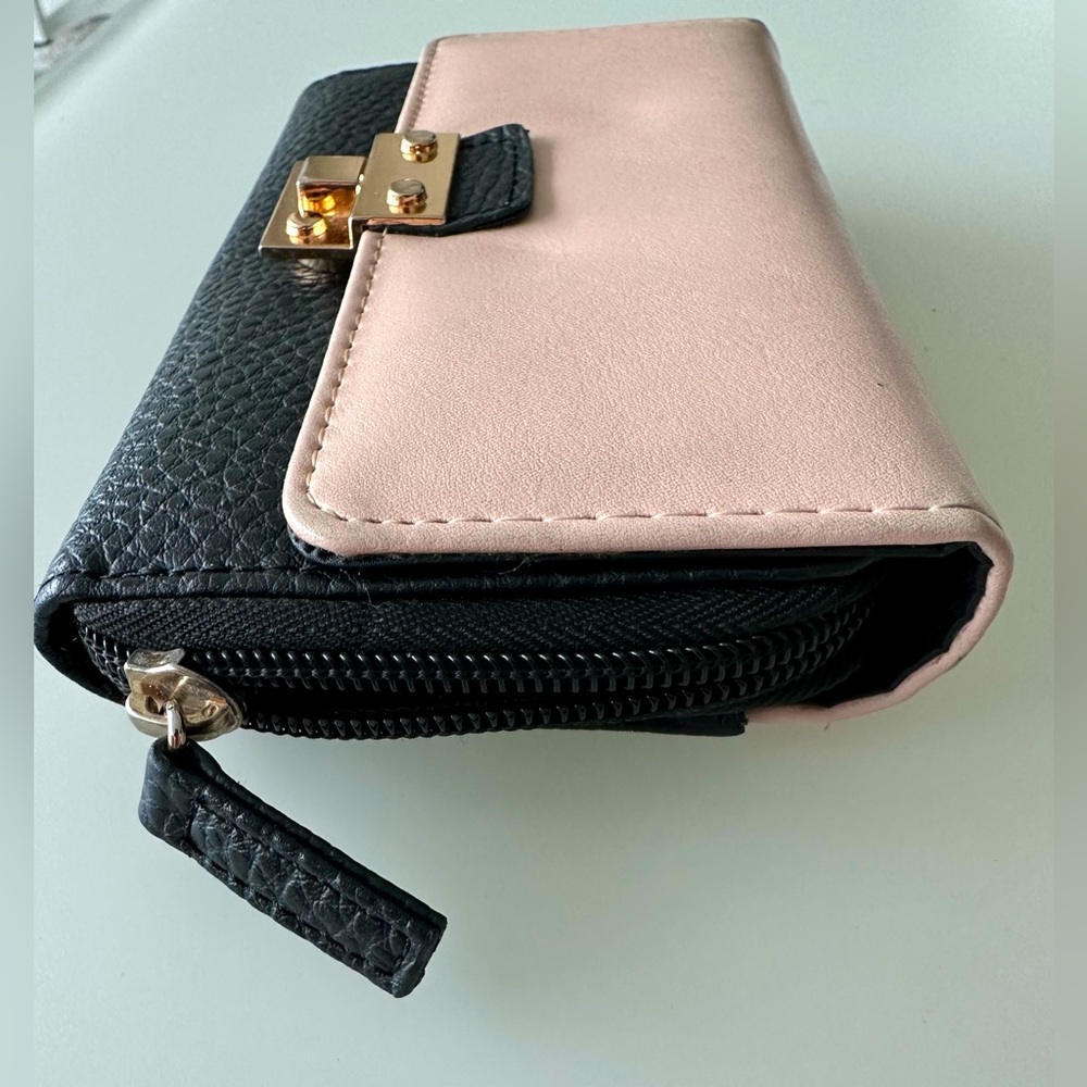 Atmosphere Magnet snap closure wallet with internal zipper/coin and card holder